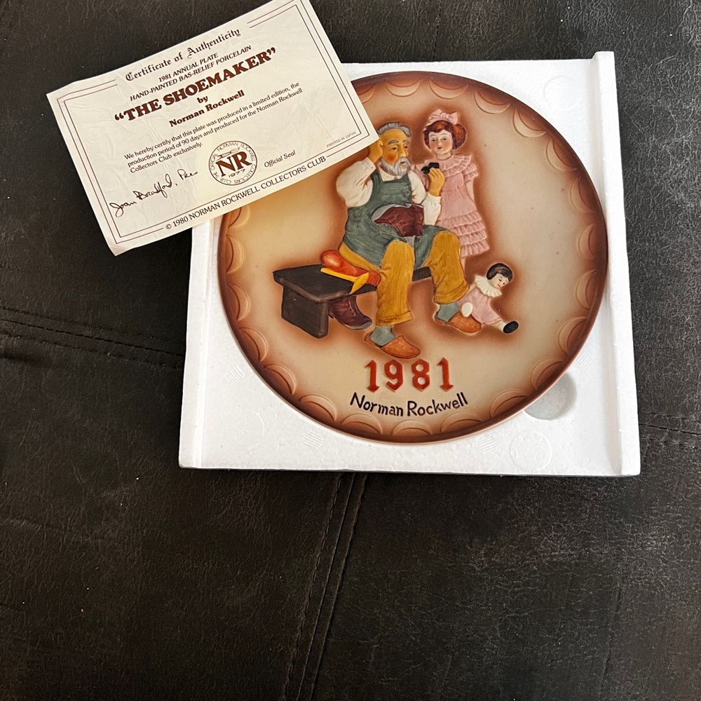 NORMAN ROCKWELL Collectors Plate 1981 “The Shoe Maker" Open Box With Certificate - Picture 4 of 4